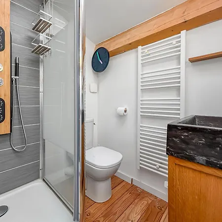Appartement Maison Spacieuse, Piscine Parking Prive & Jardin *