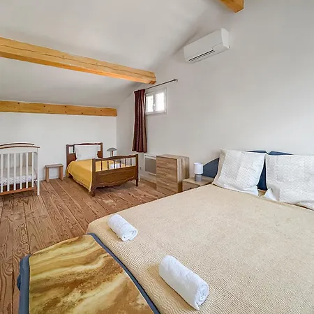 Apartamento Maison Spacieuse, Piscine Parking Prive & Jardin *