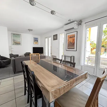 Appartement Maison Spacieuse, Piscine Parking Prive & Jardin *