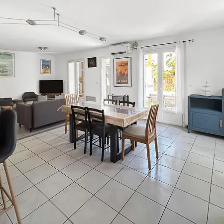 Апартаменты Maison Spacieuse, Piscine Parking Prive & Jardin Кастри