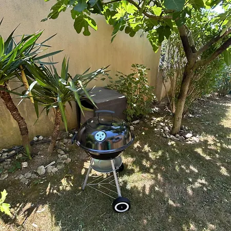 Maison Spacieuse, Piscine Parking Prive & Jardin
